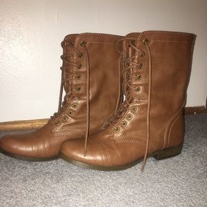 Combat boots